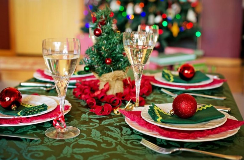 Дилема за купона на Нова година: На родна кръчма или на кафана при комшиите?