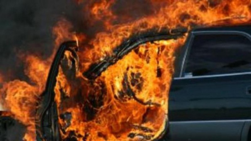 Три димящи… коли. Запалиха автопарка на калайджия от Старозагорско