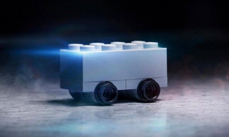 Lego се изгаври със Cybertruck-а на Tesla: Гарантирано не се напуква!