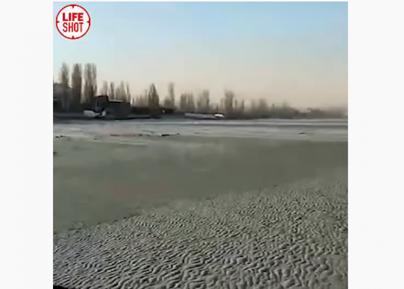 Водата на Азовско море се отдръпна десетки метри навътре, пресъхва ли?