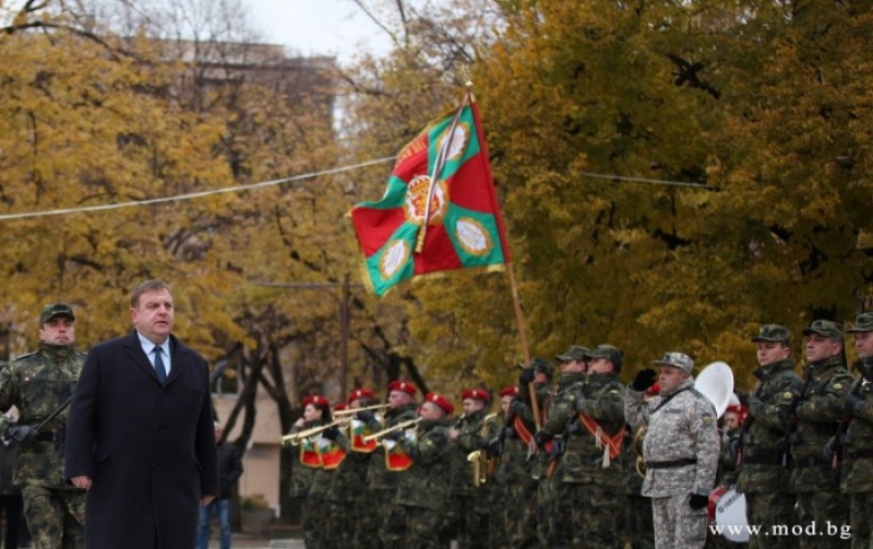 Каракачанов сияe, мераклиите за пагон се връщали! Иска доброволна казарма