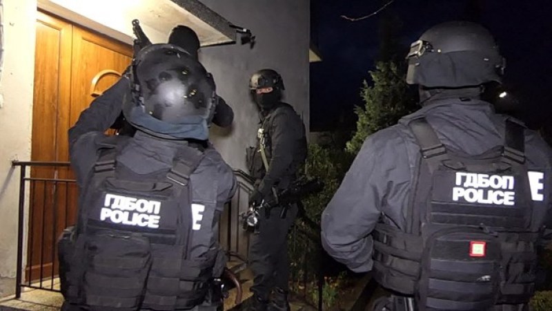 Закопчаха четирима със скиминг джаджи! Точили пари в няколко страни и у нас  СНИМКИ