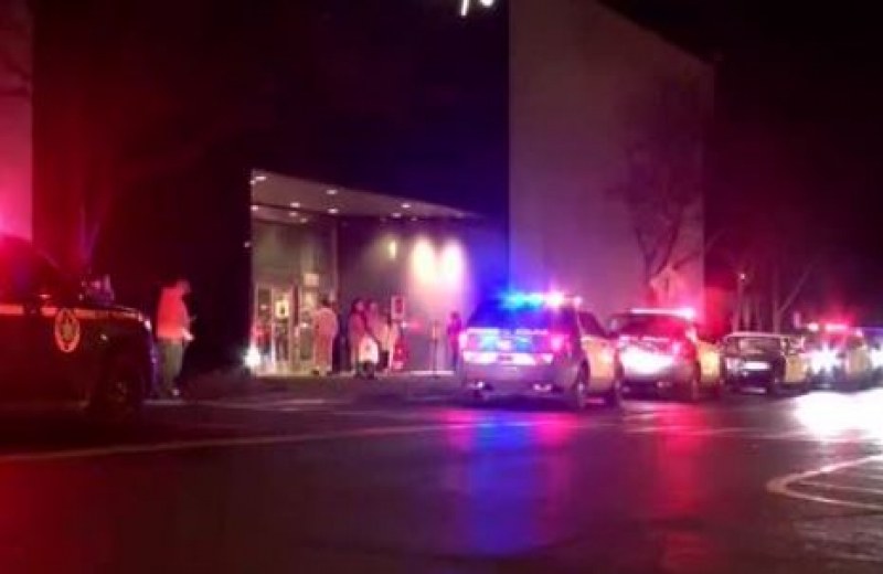 Простреляха мъж пред търговски център в САЩ, извършителят се издирва