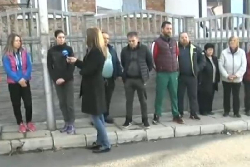 Въоръжен психичноболен мъж тормози хора в Бургас, майка му не го иска в дома си