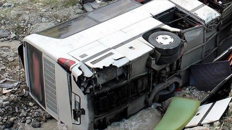 22 души загинаха след като автобус се преобърна в дере в Тунис СНИМКИ
