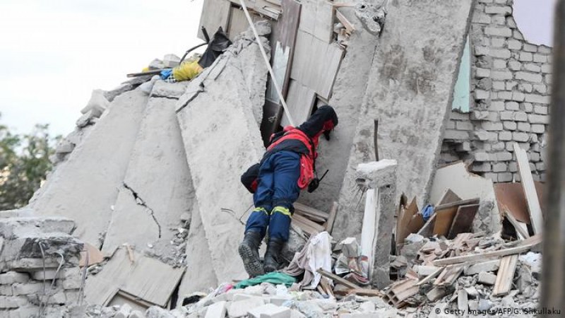 Земята на Албания пак се разтресе! Ново земетресение изкара хората през нощта