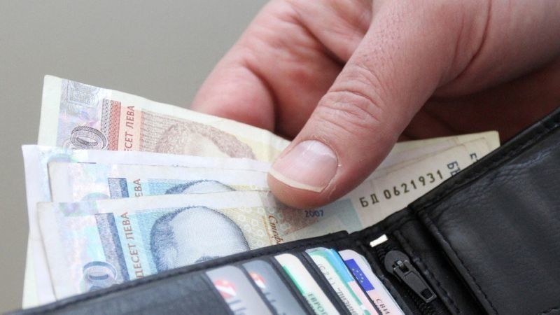 Изплащат пенсиите и коледния бонус за най-бедните от 9 декември