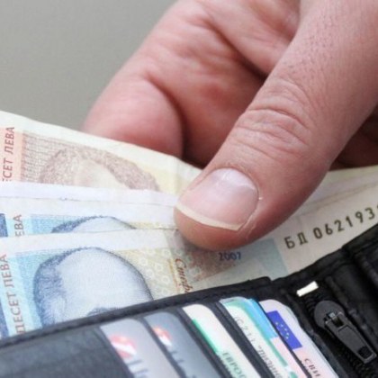 Изплащат пенсиите и коледния бонус за най-бедните от 9 декември