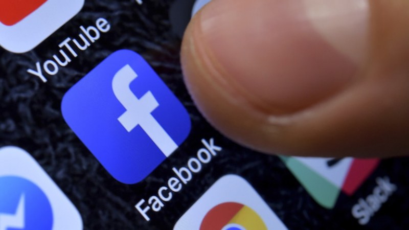 Facebook с нова услуга: Трансфер на снимки и видеа от и в други платформи