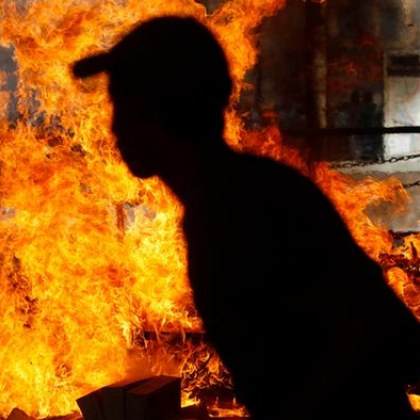 Мъж заля жена си с нафта и я изгори жива! Причината ще ви ужаси...