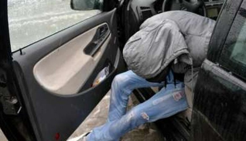Спипаха двама непълнолетни да сноват с крадена кола в Търново