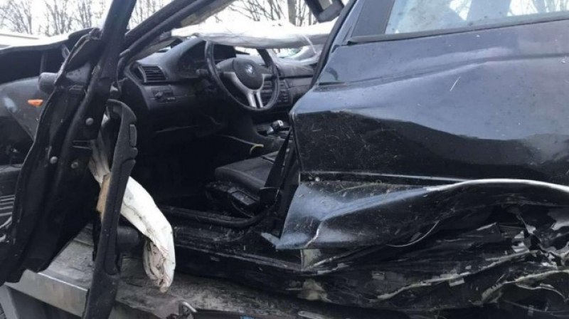 Баща обърна BMW-то си след бясна скорост на завой, рани дъщеря си!