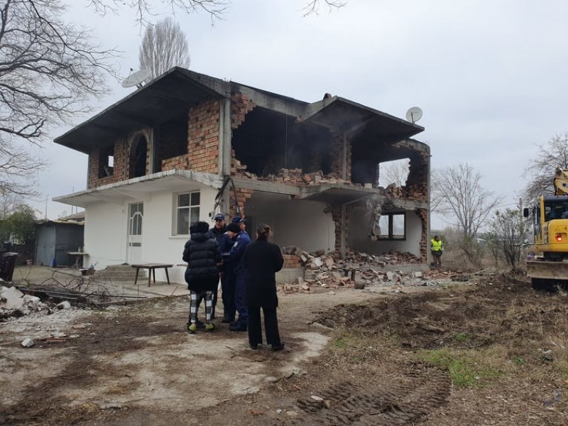 Бутат постройки в Арман махала в Пловдив, багери разбиват от сутринта!