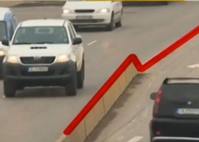 Маркировка на столичен булевард води в... бетон! Актьорът Кожухаров замалко да влезе в бензиностанция