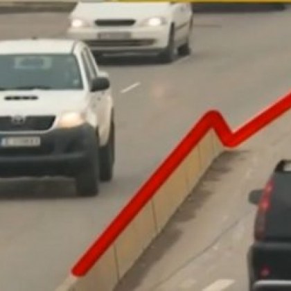 Маркировка на столичен булевард води в... бетон! Актьорът Кожухаров замалко да влезе в бензиностанция
