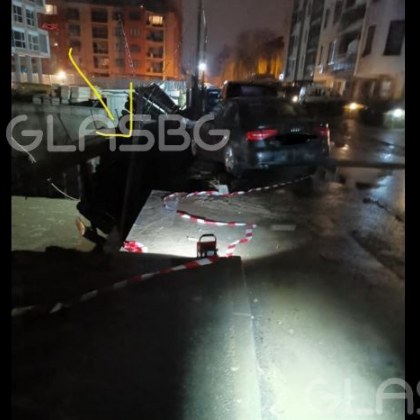 Пропаст едва не погълна няколко автомобила в столичен квартал!