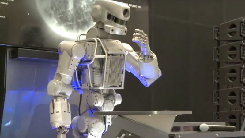 Руски и японски учени създават робот, който ще работи на Луната