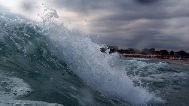 Гърция под вода! Фериботите спряха, и днес потопът продължава