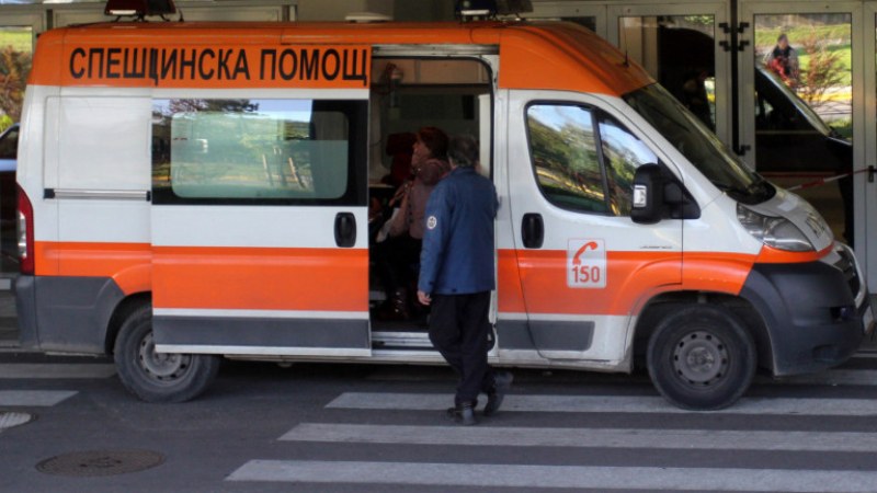 Шофьор блъсна момиче на пешеходна пътека и избяга