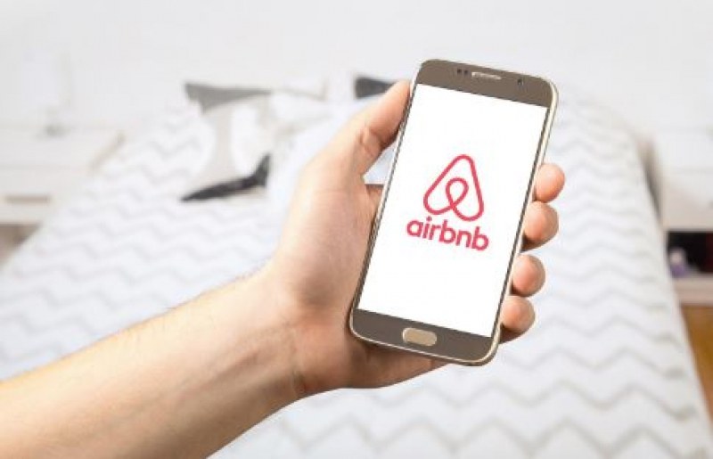 Собствениците на имоти в Airbnb и Booking да се облагат с данък