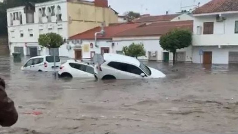 Четирима души са загинали в Испания и Португалия след мощната буря Елза