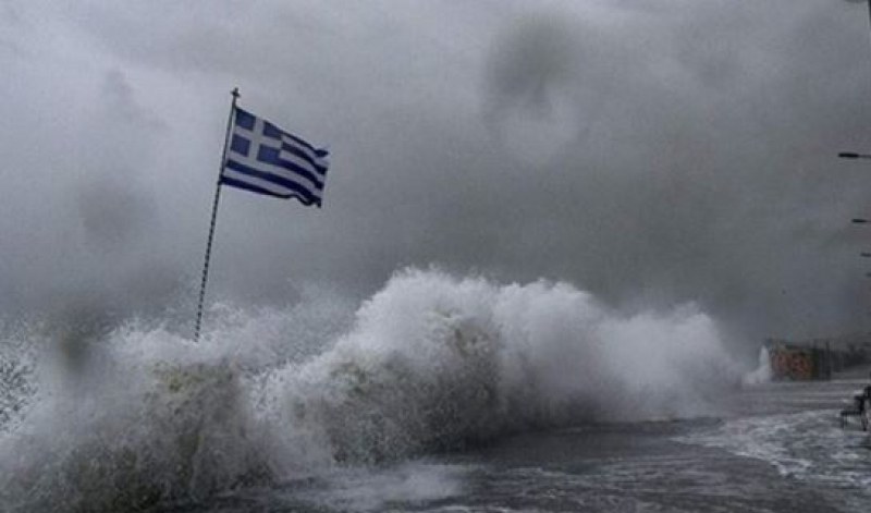 Заради морските бури: Гръцките фериботи са спрени