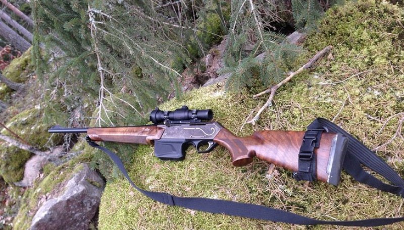 На лов за диви прасета: Ловец стреля по глиган, но улучи колегата си