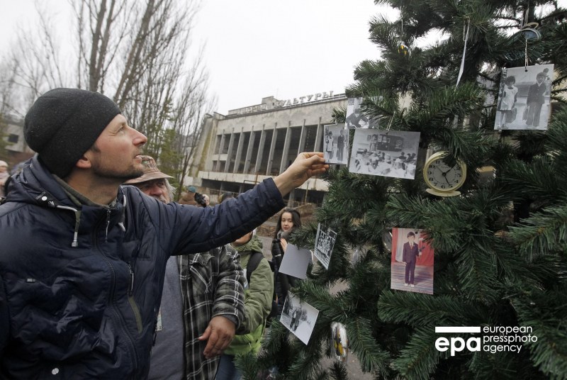 За пръв път след трагедията в Чернобил: Елха грейна в призрачния Припят!