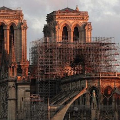 Ще оцелее ли "Нотр Дам"? Катедралата може да се срути всеки момент!