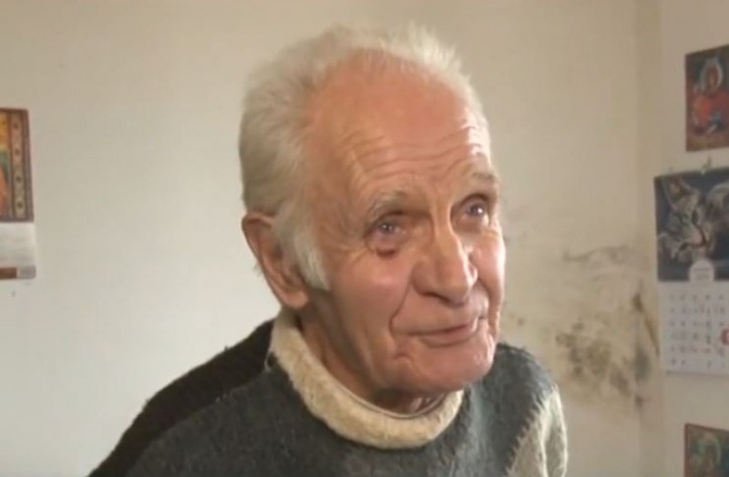 Ловец на автографи: Близо 500 автентични спомена събра мъж от Казанлък