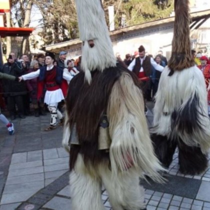 В първия ден на годината: Кукери гониха злото в Разлог