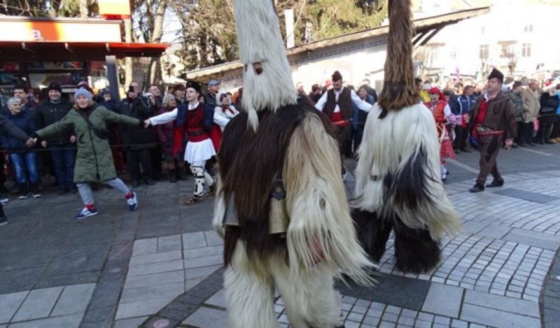 В първия ден на годината: Кукери гониха злото в Разлог