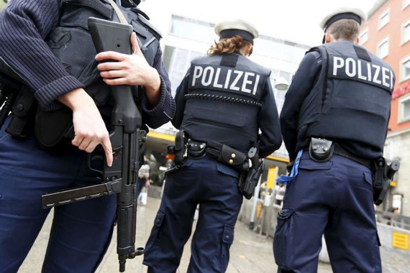 Застреляха мъж, нападнал полицаи с нож в Германия