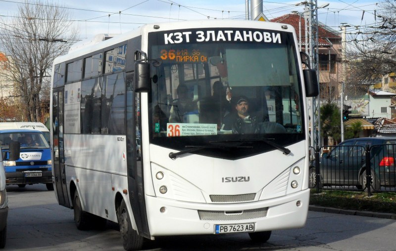 Пътничка е с травма на главата след засичане на рейс в Пловдив!