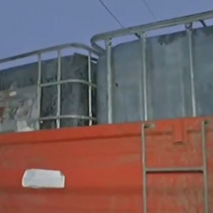 Токсични отпадъци в бидони са открити край Луковит