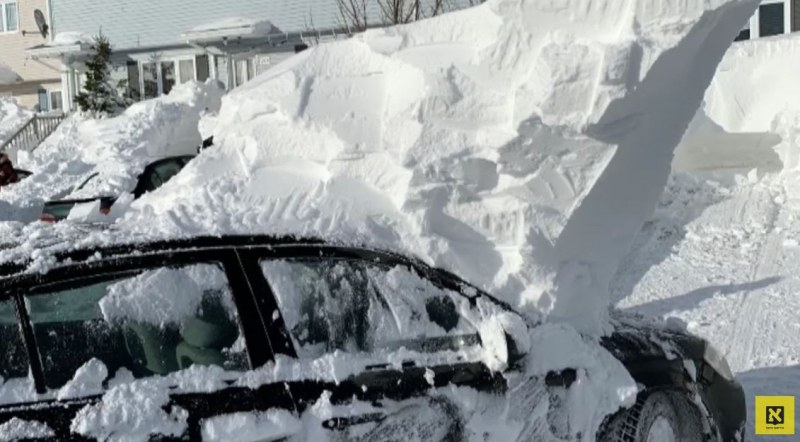 Леден вятър и затрупани къщи в Канада, снежната покривка достигна 76 см ВИДЕО