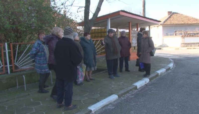 Четири села в Карловско на протест, искат нормален транспорт