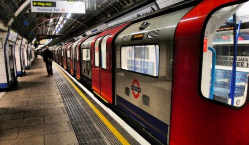 Трима души са убити в лондонско метро, намушкани са с нож