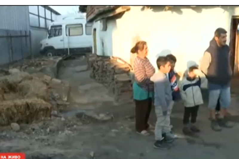 Бутат катуна, сеещ зарази до цех край Пловдив! Къде отиват ромите?