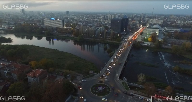 Пловдив се задъхва! Вижте задръстванията с ВИДЕО от дрон!