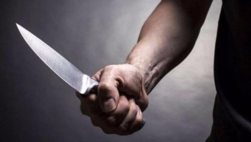 Мъж наръга три пъти с нож свой познат, прати го в болница