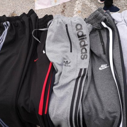 Хванаха мъж от Асеновград да продава Nike, Adidas и Кappa, ама не точно