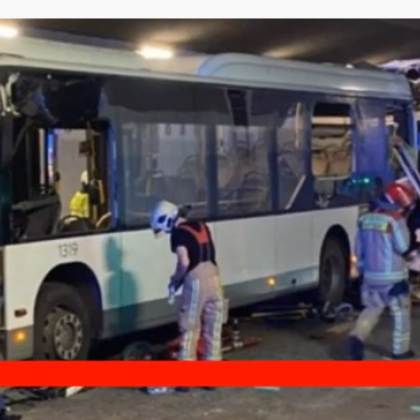 Меле! Три камиона, два автобуса и кола се помляха! Има загинал и много ранени ВИДЕО