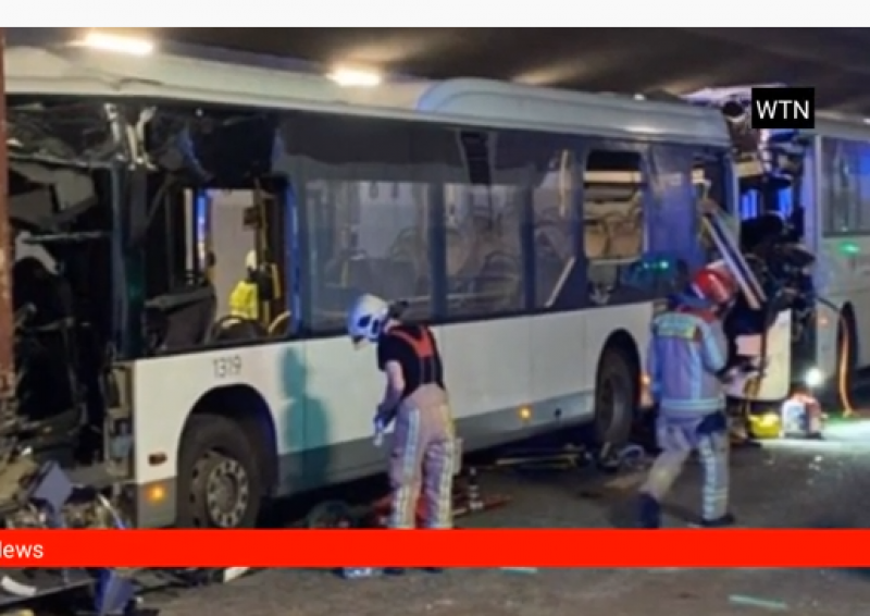 Меле! Три камиона, два автобуса и кола се помляха! Има загинал и много ранени  ВИДЕО