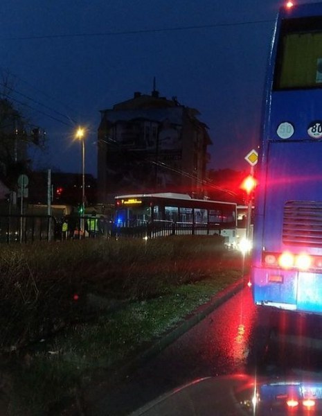 Автобус блъсна пиян пешеходец на кръстовище в Пловдив!