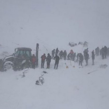 Две лавини паднаха в Турция, има жертви