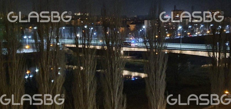 Пожарни окупираха мостовете в Пловдив!