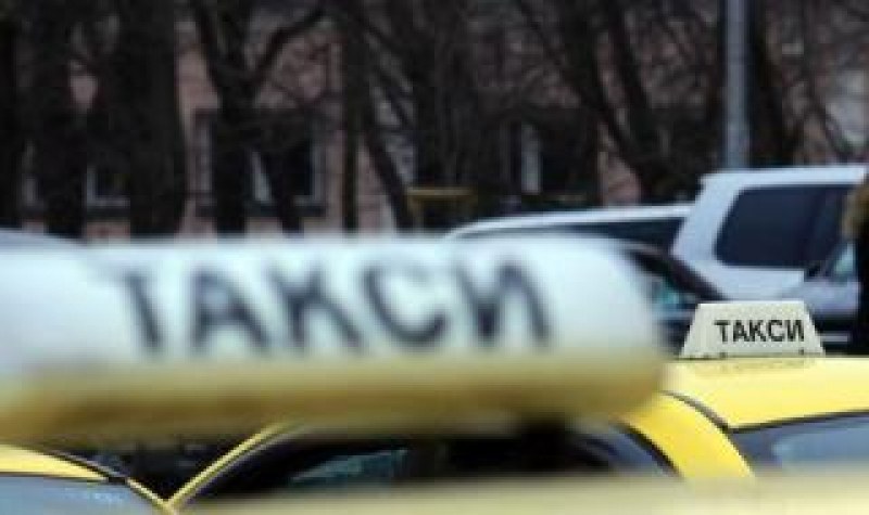 Пребледнял, съдия Андон Миталов се качи в такси и мълчаливо напусна спецсъда