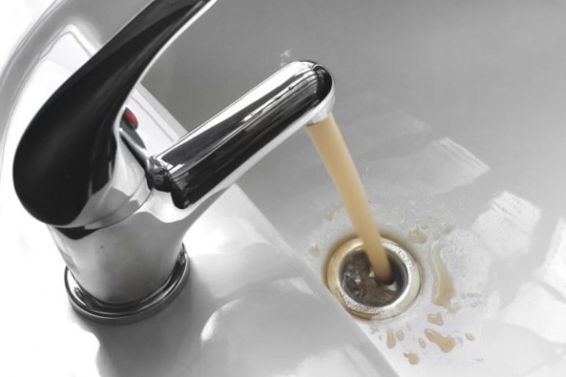 Заради авария: Питейна вода се е смесила с фекална в Перник