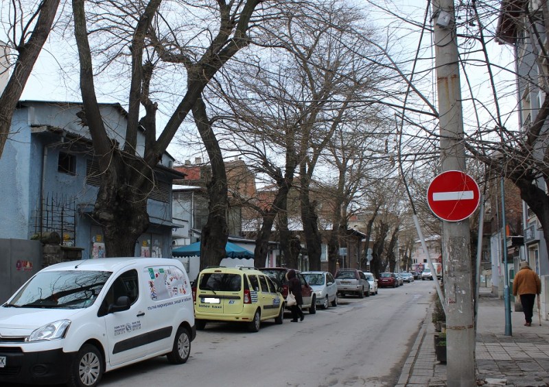 15 улици в центъра на Пловдив стават еднопосочни! Увеличават ли се местата за паркиране?